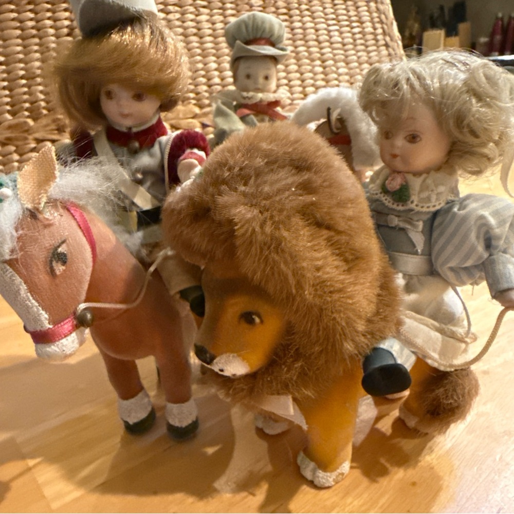 A Lot Of 3 Vintage Dolls Kurt Adler Riding A Horse Cart, Horse,and A Lion figure